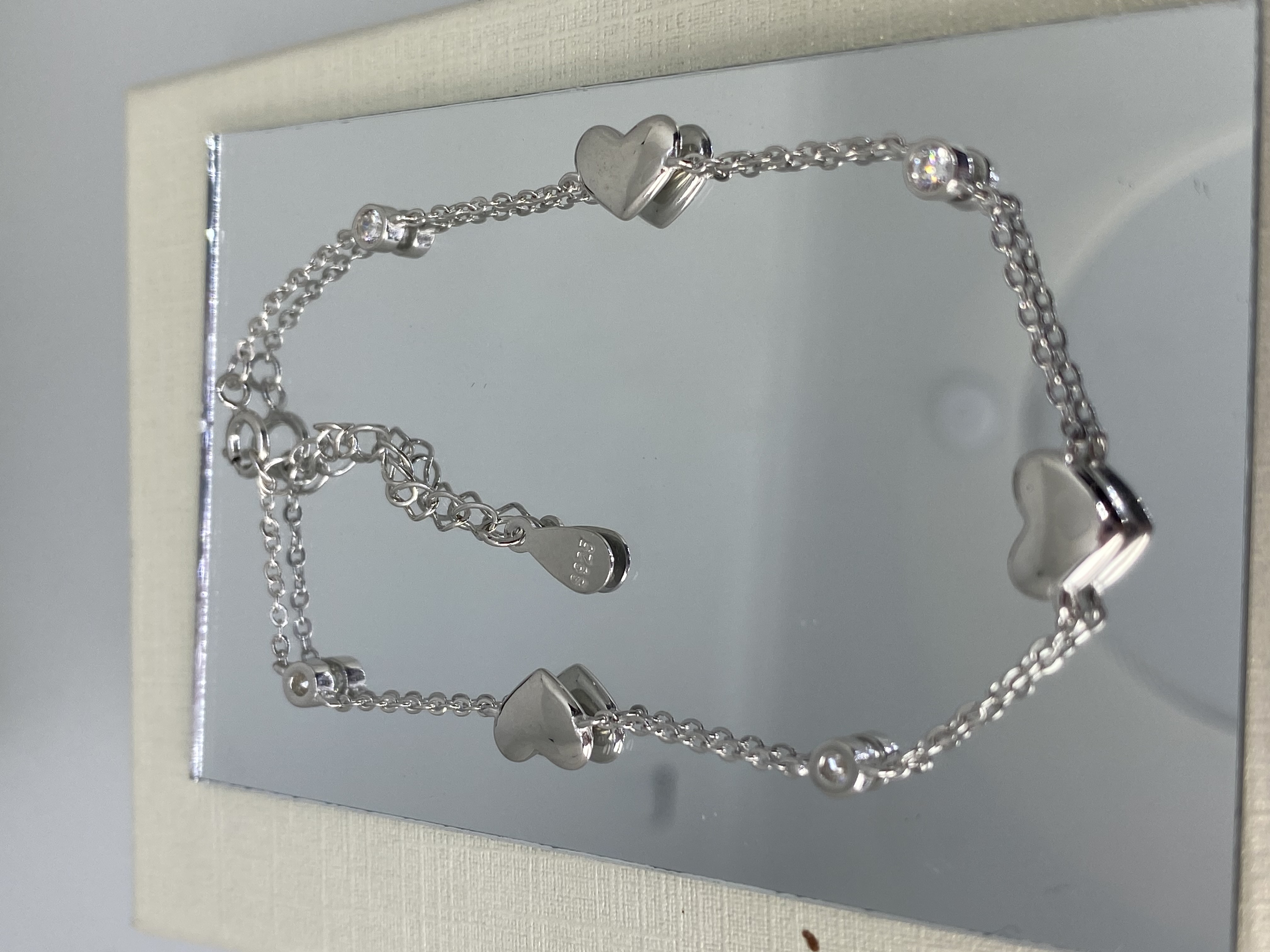 Pulsera con Corazones de Plata