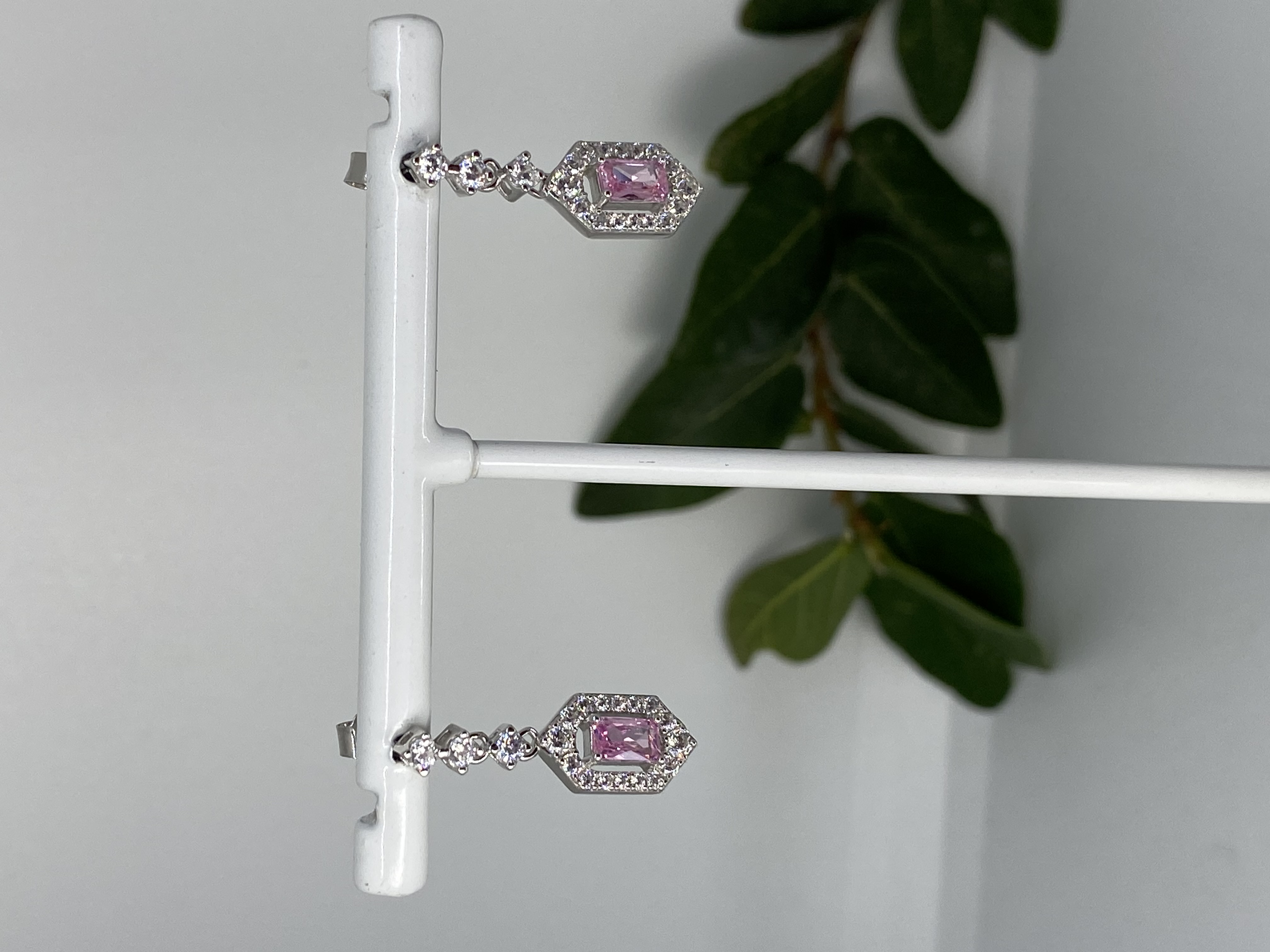 Aretes Largos con Zirconia Rosa